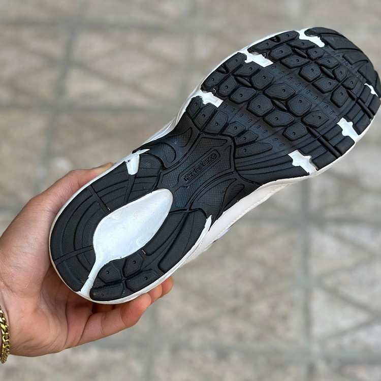 کفش مردانه New Balance